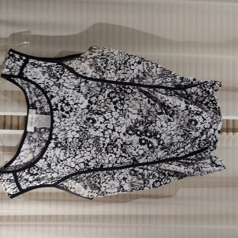 Nine West tank with ruching. Size M.